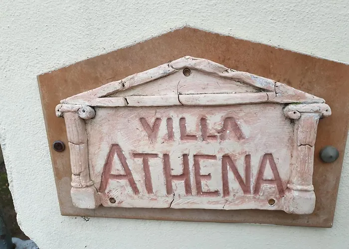 Athena Willa *
